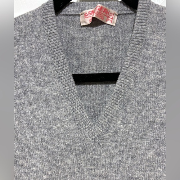 Jaeger 100% Lambswool V-Neck Sweater size Medium/ Made in Scotland - Picture 3 of 7